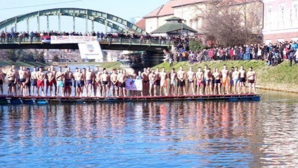 ПОЧЕЛЕ ПРИЈАВЕ ЗА ПЛИВАЊЕ ЗА ЧАСНИ КРСТ: Већ седамнаест година се организује у Зрењанину