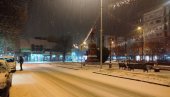 ЗИМСКА ЧАРОЛИЈА У ПАРАЋИНУ: Неколико центиметара снега донело радост (ФОТО)