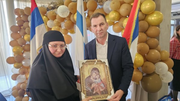 ХЕРОЈИ СТВОРИЛИ ЧЕДО НАЈБОЉЕ: Дан Републике Српске у Угљевику