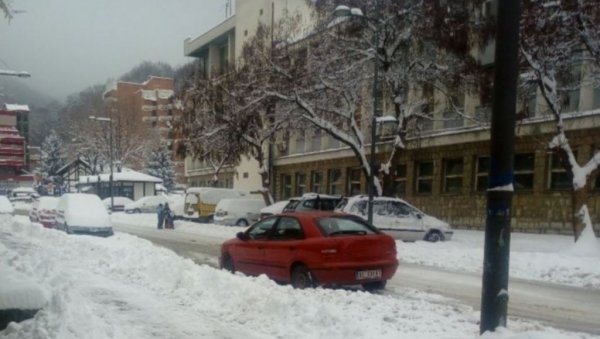 ВАНРЕДНА СИТУАЦИЈА У МАЈДАНПЕКУ: Због ледене кише Мајданпечани без струје