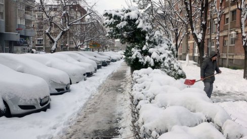 SUTRA NAS OČENUJE LEDENI DAN: RHMZ se hitno oglasio - i slab sneg će se lediti na tlu