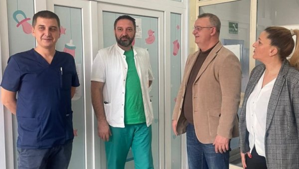 ДУКАТ ЗА ПРВОРОЂЕНУ БЕБУ У КЛАДОВУ: Девојчица Богдана прва дошла на свет