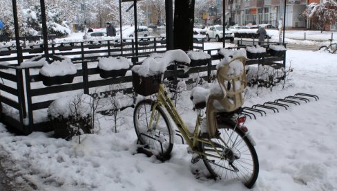 OPREZ U SAOBRAĆAJU - RHMZ: Sneg, poledica i magla otežavaju vožnju