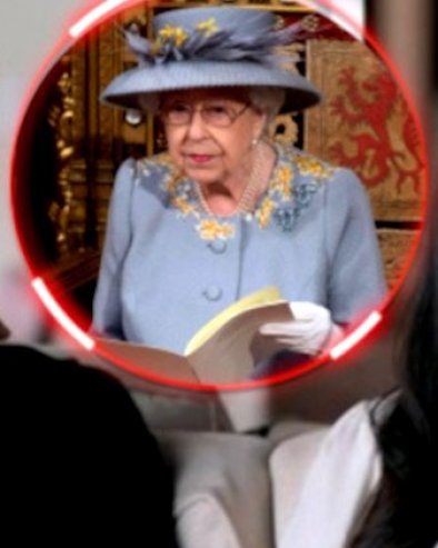 БАЦИЛА ЈЕ НОВИНЕ И УПЛАШИЛА ОСОБЉЕ: Меган Маркл је 2 пута успела да изведе краљицу Елизабету из такта