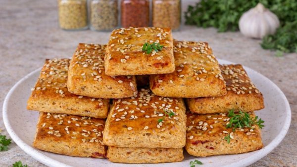 БРЗЕ ПОГАЧИЦЕ СА АЈВАРОМ: Меке, мирисне и готове за само петнаест минута