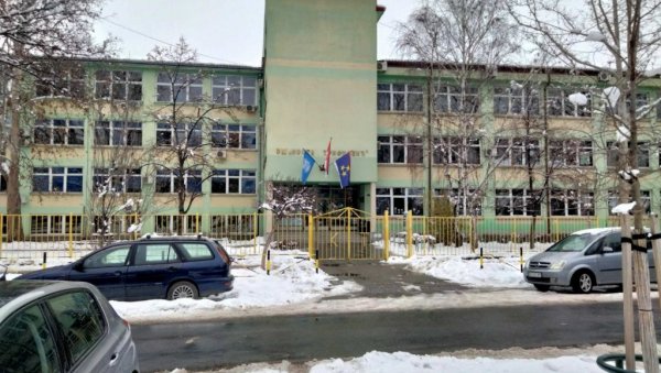 ЗИМСКА СЛУЖБА У ПУНОМ КАПАЦИТЕТУ РАДИ И ТОКОМ ВИКЕНДА: У Новом Саду снег очишћен код већине школа