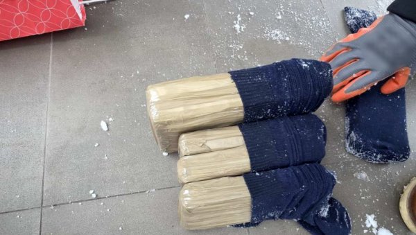 УХАПШЕН ДИЛЕР ИЗ БУГАРСКЕ: У камп приколици килограм кокаина и два кг хероина