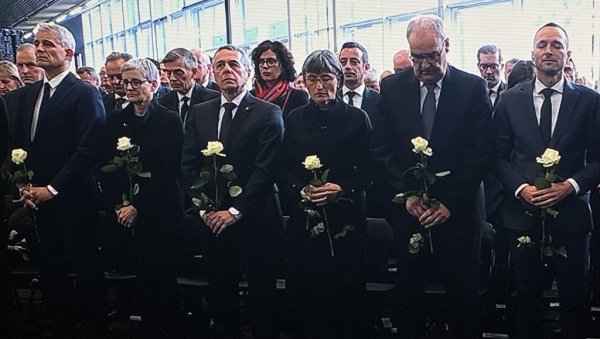ОДАТА ПОЧАСТ СТРАДАЛИМА У САЗВЕЖЂУ: Одржана церемонија погинулима у несрећи у швајцарском бару у Кран-Монтани