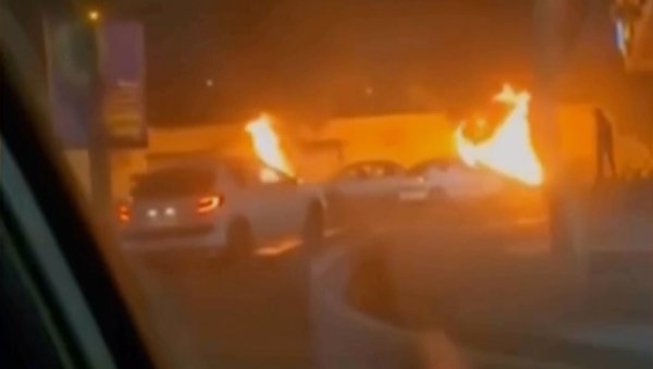 ХАОС У ИРАНУ СЕ НАСТАВЉА: На делу је покушај обојене револиције - демонстранти траже да се Пахлави врати на власт (ВИДЕО)