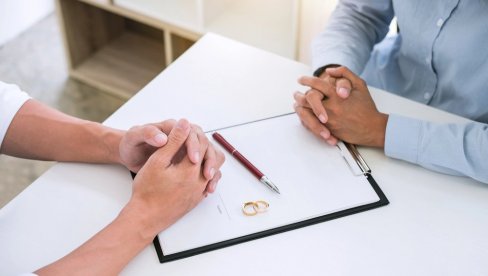 ZAŠTO JE JANUAR MESEC RAZVODA? Trenutak kada se okreće novi list