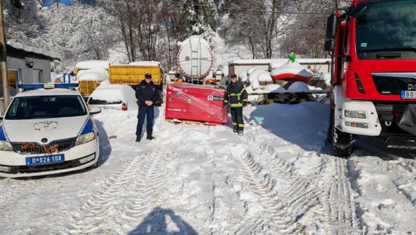 ПОМОЋ ГРАЂАНИМА МАКСИМАЛНА  Због ванредне ситуације изазване снежним падавинама обилазе се критична подручја