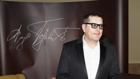 АЦО ПЕЈОВИЋ ИЗГУБИО БРАТА РАДОЈИЦУ: Све се десило због грешке лекара! - увек му запали свећу