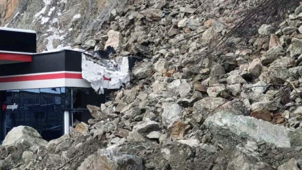 ВЕЛИКА СТЕНА ПАЛА НА БЕНЗИНСКУ ПУМПУ У ЗВОРНИКУ: Причињена материјална штета, срећом нема повређених (ФОТО)