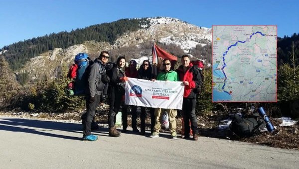 КУРТИЈЕВА ПОЛИЦИЈА СРПСКИМ ПЛАНИНАРИМА ЗАБРАНИЛА УЛАЗ НА КиМ: Пресрела их на путу од Грачанице, па донела драконску казну (ФОТО)