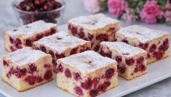 ПОСНИ КОЛАЧ СА ВИШЊАМА: Једноставан, сочан и увек успева