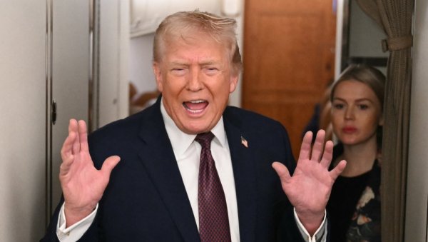 АКО МИ НЕ УЗМЕМО ГРЕНЛАНД, УЗЕЋЕ ГА РУСИЈА ИЛИ КИНА Трамп: Њихову одбрану чине две запреге са псима