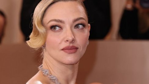 НАЈВЕЋИ СКАНДАЛ НА ДОДЕЛИ ЗЛАТНИХ ГЛОБУСА: Глумица све запрепастила понашањем након убедљивог пораза! (ФОТО)