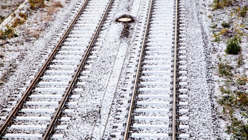 ЦЕНТРАЛНА ЕВРОПА ПАРАЛИСАНА ЛЕДОМ: Аеродроми затворени, возови стоје, људи очајни