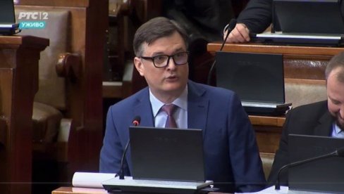 ЈОВАНОВ ПОРУЧИО ОПОЗИЦИЈИ: Поставите фотељу поред јелке да јуноше седају Пицули у крило као Деда Мразу