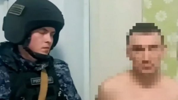 НАГ МУШКАРАЦ ПРОНАЂЕН У ТОАЛЕТУ ВРТИЋА: Шокантну сцену затекла полиција - Нећете веровати како се правдао (ВИДЕО)