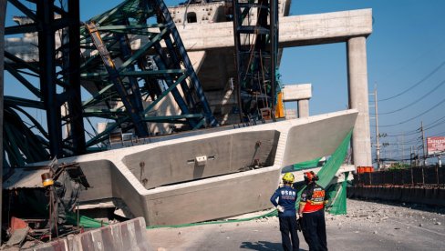 JOŠ JEDAN KRAN PAO U ROKU OD DVA DANA: Poginule dve osobe, hitno se oglasio premijer Tajlanda (FOTO)
