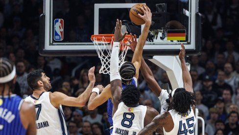 ЗАКУЦАВАЊЕ ГОДИНЕ! Овако нешто се заиста ретко виђа, четворица завршила на постеру (ВИДЕО)