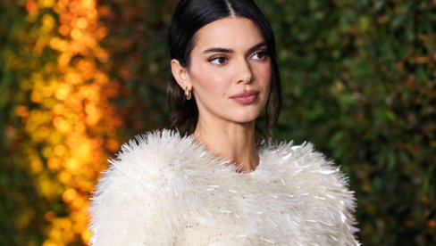 НАЈПОЗНАТИЈА МАНЕКЕНКА НА СВЕТУ ТВРДИ ДА НИШТА НИЈЕ РАДИЛА НА СЕБИ:: Никад нисам ишла на пластичне операције