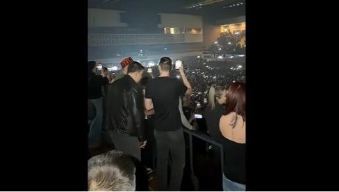 ОПЕТ УСТАШКИ ДЕРНЕК У ХРВАТСКОЈ: Томпсон распирује мржњу уз покличе ајмо, усташе (ВИДЕО)