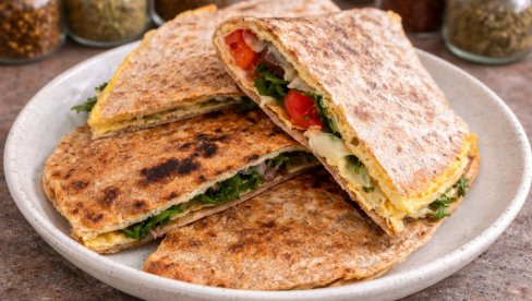 TORTILJA SA JAJETOM, KAČKAVALJEM I PRŠUTOM: Brz i ukusan doručak