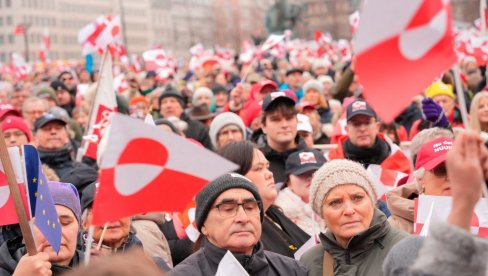 DANCI PRUŽAJU OTPOR: U Kopenhagenu i drugim danskim gradovima održani protesti protiv Trampovih pretenzija na Grenland