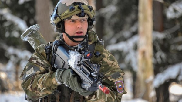 СТИЖЕ ПОЈАЧАЊЕ: Словенија шаље два војника на Гренланд