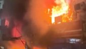 STRAVIČAN POŽAR U KARAČIJU: Tržni centar u plamenu, ima poginulih (VIDEO)