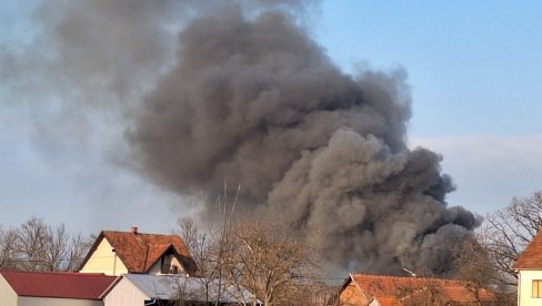 ВЕЛИКИ ПОЖАР КОД ЧАЧКА: Ватра се муњевито шири, више ватрогасних возила на терену (ФОТО)