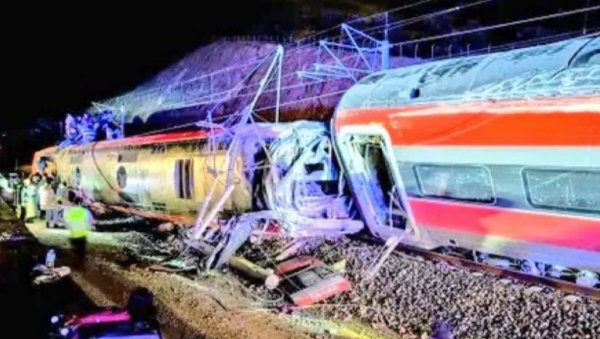 НОВИ ДЕТАЉИ СТРАВИЧНЕ НЕСРЕЋЕ У ШПАНИЈИ: Део пруге где се догодила несрећа недавно реновиран - Из шина искочио новији воз