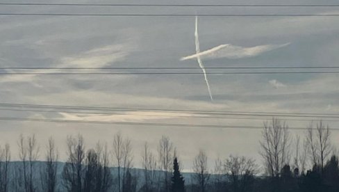 UKAZAO SE KRST NA NEBU! Čudo tokom plivanja za Časni krst u Francuskoj (FOTO/VIDEO)