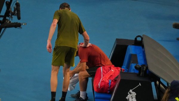 НИШТА ОД СПЕКТАКЛА! Јаник Синер због повреде завршио меч раније него што је требало