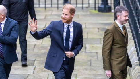 ПРИНЦ ХАРИ ДОШАО У ВЕЛИКУ БРИТАНИЈУ: Огласио се након суђења због ког је ушао у историју