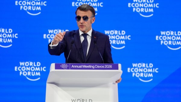 ТИГРОВО ОКО ЕМАНУЕЛА МАКРОНА: Ово је разлог зашто француски председник држи говор у Давосу носећи наочаре за сунце