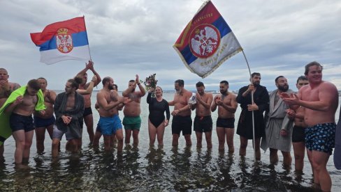 ZA KRST SE PLIVALO I U MARSELJU: Prvi doplivao Igor Kovačević