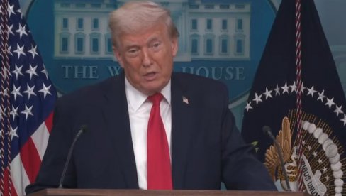 ТРАМПОВО ОБРАЋАЊЕ ПРАТИ ЦЕО СВЕТ! Нећу читати књигу својих достигнућа, идем на једно прелепо место у Швајцарској (ВИДЕО)