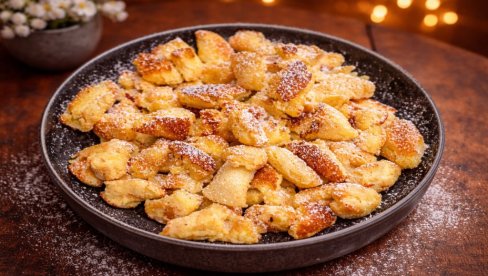 CARSKI DROBLJENAC (Kaiserschmarrn): Mekan iznutra, blago karamelizovan spolja i uvek topao