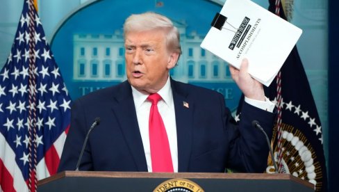 ИЗЛИВ ТРАМПОВОГ БЕСА ПРЕКИНУЛА - ШТИПАЉКА: Поткачио НАТО, УН и све који му противрече, а онда се уштинуо (ВИДЕО)