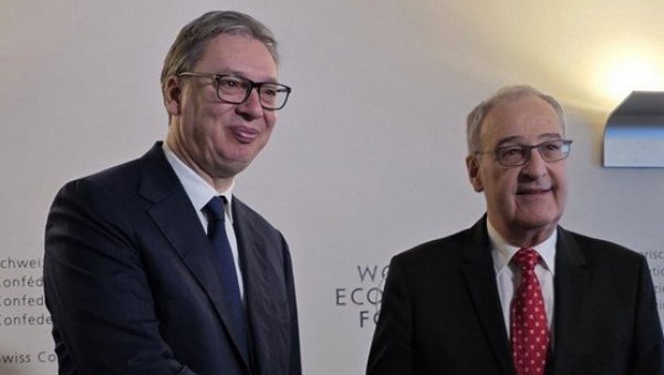 ВУЧИЋ У ДАВОСУ: Бројни сусрети са светским званичницима