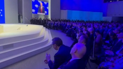 ПРВИ РЕД У ДАВОСУ: Вучић прати Трампово обраћање