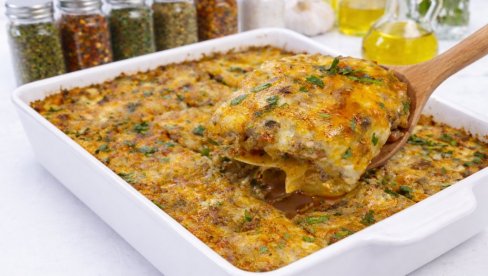 ЗАПЕЧЕНИ КРОМПИР СА МЛЕВЕНИМ МЕСОМ И СИРОМ: Рецепт за брзу вечеру