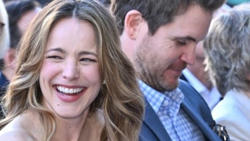 PROSLAVILA SE U BELEŽNICI, VOLELA RAJANA GOSLINGA, DOBILA ZVEZDU U HOLIVUDU: Prelepa glumica je sa njim 10 godina, imaju dvoje dece, a sada