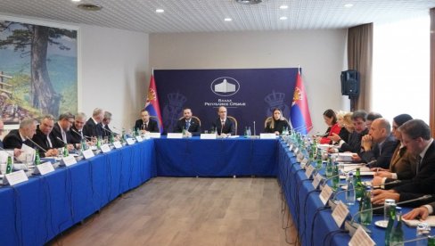 POČELA SEDNICA VLADE SRBIJE NA TARI: Sledi sastanak Macuta sa predsednikom Vlade Republike Srpske