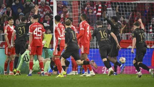 КАКВА СЕНЗАЦИЈА У НЕМАЧКОЈ: Аугзбург шокирао Бајерн усред Минхена и нанео му први пораз у Бундеслиги