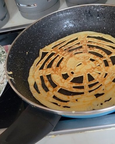 РЕЦЕПТ ЗА МАЛО ДРУГАЧИЈЕ ПАЛАЧИНКЕ Декоративне су и укусне (ВИДЕО)