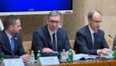 ЈЕЛ ВАС НИЈЕ СРАМОТА? Вучић оштро на седници Владе: Немојте да спавате док не решите проблеме! (ВИДЕО)